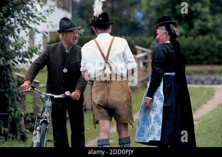 Bavarois portant des vêtements traditionnels Bavière, Allemagne Banque D'Images