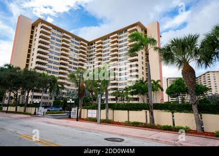 FORT LAUDERDALE, FL, États-Unis - 22 NOVEMBRE 2020 : Coral Ridge Towers fort Lauderdale Florida un immeuble d'habitation en copropriété Banque D'Images