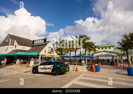 FORT LAUDERDALE, Floride, États-Unis - 22 NOVEMBRE 2020 : touristes à Lauderdale by the Sea et Aruba Beach Cafe Banque D'Images