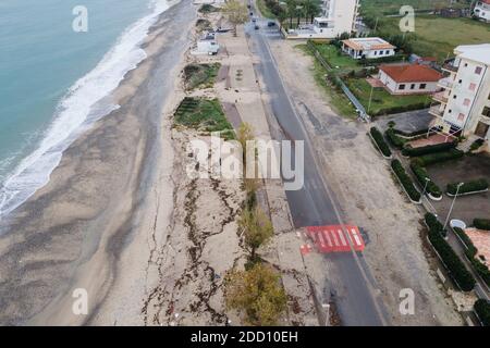 Corigliano Rossano, Italie. 23 novembre 2020. Corigliano-Rossano, les dommages causés par le mauvais temps de ces derniers jours sur le front de mer de Corigliano-Rossano, le long de la ceinture Ionienne de la Calabre, après l'assèchement des inondations. Crédit : Agence photo indépendante/Alamy Live News Banque D'Images