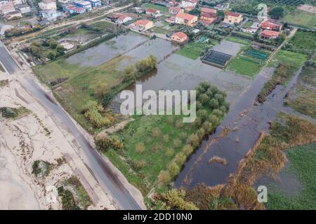 Corigliano Rossano, Italie. 23 novembre 2020. Corigliano-Rossano, les dommages causés par le mauvais temps de ces derniers jours sur le front de mer de Corigliano-Rossano, le long de la ceinture Ionienne de la Calabre, après l'assèchement des inondations. Crédit : Agence photo indépendante/Alamy Live News Banque D'Images