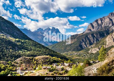 Paysage alpin des alpes françaises, Sainte Marguerite en Provence Alpes, France. Banque D'Images