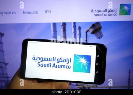 KONSKIE, POLOGNE - 07 décembre 2019 : logo Saudi Aramco affiché sur le téléphone portable Banque D'Images