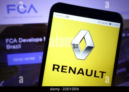 KONSKIE, POLOGNE - 07 décembre 2019 : logo Renault affiché sur le téléphone portable Banque D'Images