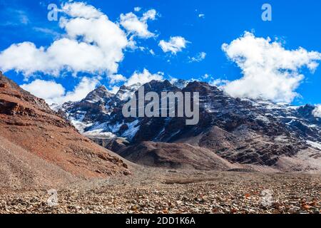 Paysage de montagne pittoresque de l'autoroute entre Manali dans Himachal et Leh dans Ladakh, Himalaya en Inde Banque D'Images