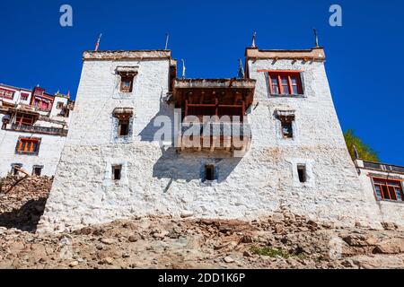 Le monastère Thikse Gompa ou Thiksey est un monastère bouddhiste tibétain à Thiksey, près de Leh, dans le Ladakh, dans le nord de l'Inde Banque D'Images