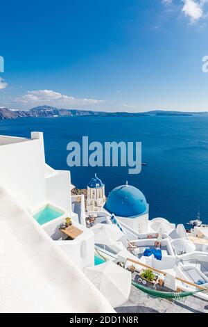 Île de Santorin, Grèce. Paysage d'été incroyablement romantique à Santorin. Oia village dans la lumière du matin. Vue incroyable avec des maisons blanches. Île Banque D'Images