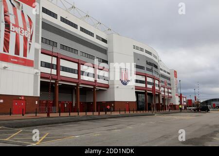 Calme concourse à Stoke City pendant l'ère du coronavirus avec les fans ne sont pas autorisés à l'intérieur du stade Banque D'Images