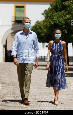 SÉVILLE, ESPAGNE-juin 29: ***NO ESPAGNE*** Roi Felipe VI d'Espagne, Reine Letizia d'Espagne visitez le Centre civique El Esqueleto et le Centre social de la Fondation Don Bosco à Poligono sur 3000 viviendas, la cathédrale et les Reales Alcazares le 29 juin 2020 à Séville, Espagne. PUBLICATIONxNOTxINxUSA Copyright: XJimmyxOlsen/MediaPunchx Credit: CORDONE PRESS/Alay Live News Banque D'Images