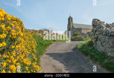 Extérieur de l'église Sainte Marie à Lindisfarne, Angleterre. Banque D'Images