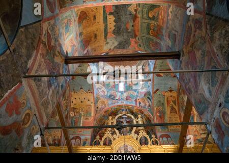 Intérieur de la cathédrale de Dormition au monastère de Kirillo-Belozersky, Russie Banque D'Images