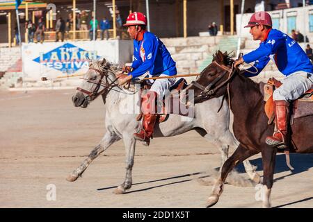 LEH, INDE - 24 SEPTEMBRE 2013 : joueurs de polo non identifiés au match du festival Ladakh à Leh, Ladakh Banque D'Images