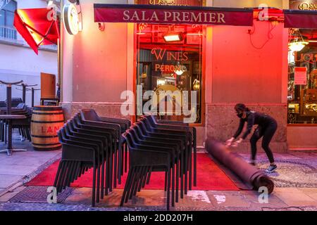 Malaga, Espagne. 23 novembre 2020: 23 novembre 2020 (Malaga) les restaurants et les bars sont tenus de fermer à 18:00 comme mesure préventive contre le Covid 19 ou coronavirus crédit: Lorenzo Carnero/ZUMA Wire/Alamy Live News Banque D'Images