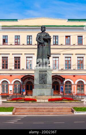 YAROSLAVL, RUSSIE - 05 AOÛT 2020 : Yaroslav la statue de Sage dans la ville de Yaroslavl, anneau d'or de Russie. Yaroslav était le grand prince de Veliky Novgorod A. Banque D'Images