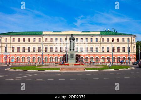 YAROSLAVL, RUSSIE - 05 AOÛT 2020 : Yaroslav la statue de Sage dans la ville de Yaroslavl, anneau d'or de Russie. Yaroslav était le grand prince de Veliky Novgorod A. Banque D'Images