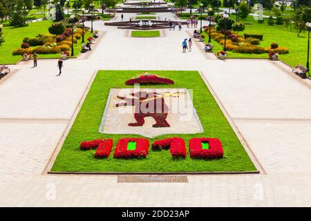 YAROSLAVL, RUSSIE - 05 AOÛT 2020 : sculpture d'ours dans le parc public de Strelka, au centre de la ville de Yaroslavl, anneau d'or de Russie. L'ours est un symbole de Banque D'Images