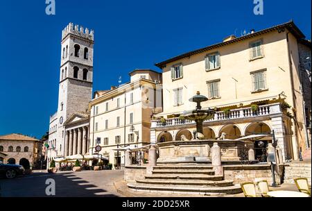 Place de l'Hôtel de ville à Assise, Italie Banque D'Images