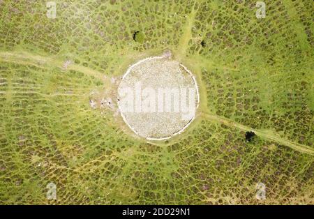 Vue aérienne de la colline triste cimenterie, un emplacement de l'une des scènes du film le bon, le laid et le mauvais. Province de Burgos, Espagne. Photo de haute qualité Banque D'Images