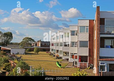 Pevensey Bay, East Sussex, Angleterre, Royaume-Uni - 10/02/2016. Clarence court est un immeuble d'appartements au bord de la mer sur la côte sud de l'Angleterre. Banque D'Images