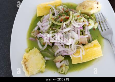 Ceviche péruvienne au yuca bouilli Banque D'Images