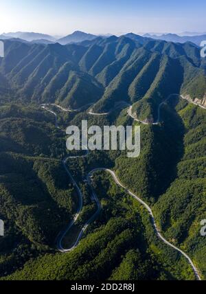 209 autoroute nationale en travers des montagnes occidentales Banque D'Images