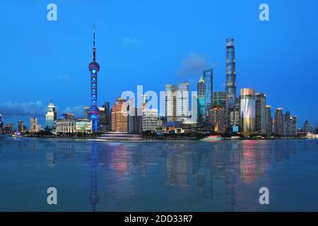 Vue nocturne sur Shanghai Bund Banque D'Images