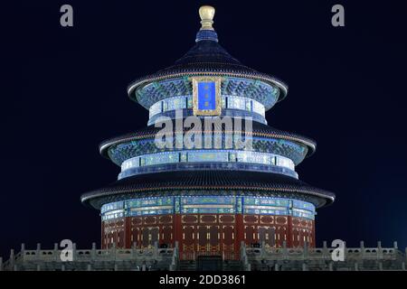 Le temple du parc du ciel QiNianDian la nuit Banque D'Images