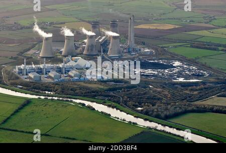 Photographie aérienne de la centrale West Burton Power, River Trent, Gainsborough, au nord de l'Angleterre, au Royaume-Uni Banque D'Images