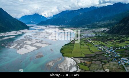 Le fleuve yarlung zangbo au Tibet Banque D'Images