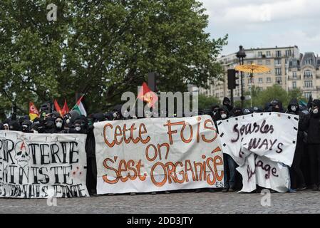 De nombreux affrontements ont éclaté entre les militants du Bloc Noir et la police lors de la diabolisation à Paris le 1er mai 2018 à Paris, en France. Photo de Samuel Boivin / ABACAPRESS.COM Banque D'Images