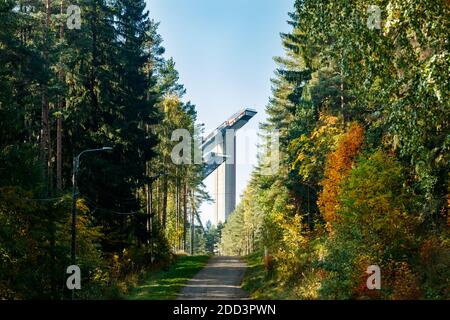 Vue sur les tours de saut à ski de Lahti, Finlande Banque D'Images