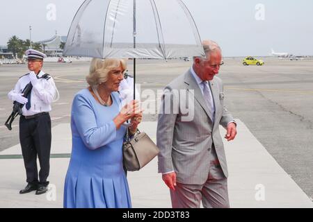 Prince Charles, Prince de Galles et Camilla, duchesse de Cornwal arrivent à l'aéroport international de Nice, accueilli par le préfet des Alpes-Maritimes Georges-François Leclerc, maire de Nice, Chirstian Estrosi et sa femme Laura Tenoudji-Estrosi. Le 7 mai 2017 à Nice, FRANCE. Photo par Olivier Huitel /pool/ABACAPRESS.COM Banque D'Images