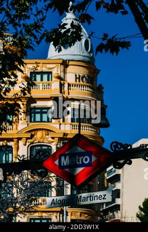 Entrée au métro Alonso Martinez à Madrid, Espagne Banque D'Images