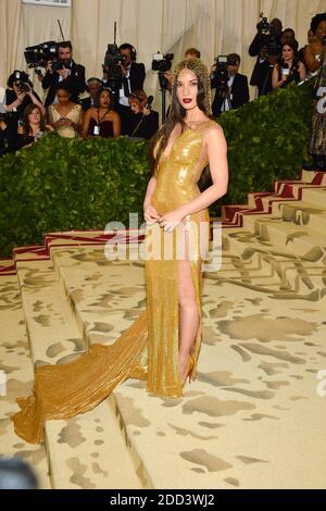 Olivia Munn assistant à l'Institut de costume avantage au Metropolitan Museum of Art célébrant l'ouverture des corps célestes : la mode et l'imagination catholique. The Metropolitan Museum of Art, New York, New York, 7 mai 2018. Photo de Lionel Hahn/ABACAPRESS.COM Banque D'Images