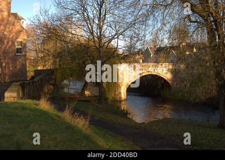 Pont de Canongate à Jedburgh au-dessus de Jed Water en début de matinée Banque D'Images