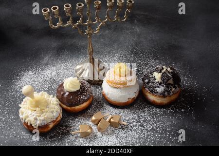 Beignets savoureux. Concept de célébration Hannukah. Banque D'Images