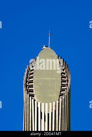 Gros plan du monolithe d'or sur la Plaza de Castilla, Madrid, Espagne Banque D'Images
