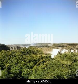 Die Wasserfälle-Iguazú Argentine/Brésil, 1960. L'Iguazu, Argentine/Brésil 1960. Banque D'Images