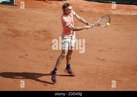 Alexander Zverev, joueur allemand, joue au troisième tour de l'Open de tennis français 2018, dans le stade Roland-Garros, Paris, France, le 3 juin 2018. Photo de Henri Szwarc/ABACAPRESS.COM Banque D'Images