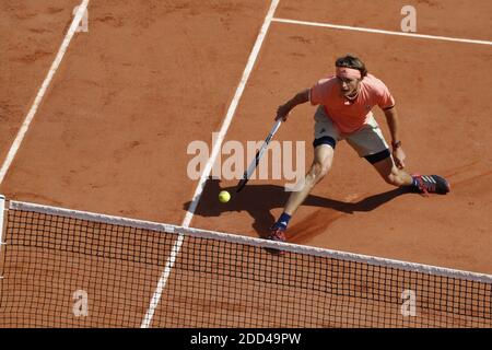 Alexander Zverev, joueur allemand, joue au troisième tour de l'Open de tennis français 2018, dans le stade Roland-Garros, Paris, France, le 3 juin 2018. Photo de Henri Szwarc/ABACAPRESS.COM Banque D'Images