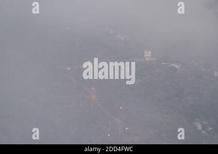 Village d'El Juncal au coucher du soleil dans le brouillard. Le parc rural Nublo. Tejeda. Grande Canarie. Îles Canaries. Espagne. Banque D'Images