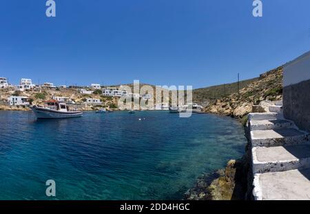 Sifnos appartient au groupe des îles Cyclades et se trouve au cœur de la mer Égée, à proximité des îles Milos et Serifos. Avec le typique Cyclades Banque D'Images