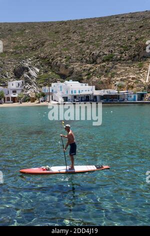 Sifnos appartient au groupe des îles Cyclades et se trouve au cœur de la mer Égée, à proximité des îles Milos et Serifos. Avec le typique Cyclades Banque D'Images