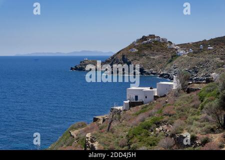 Sifnos appartient au groupe des îles Cyclades et se trouve au cœur de la mer Égée, à proximité des îles Milos et Serifos. Avec le typique Cyclades Banque D'Images