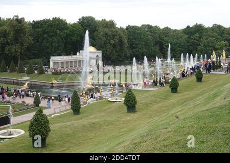 Petergof ou Peterhof connu sous le nom de Petrodvorets, ville municipale dans le district de Petrodvortsovy de la ville fédérale de Saint-Pétersbourg. Russie Banque D'Images