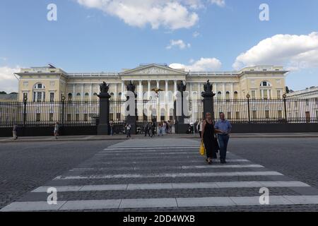 Le Musée russe d'État, anciennement le Musée russe de sa Majesté impériale Alexander III, sur la place des Arts. Saint-Pétersbourg Banque D'Images