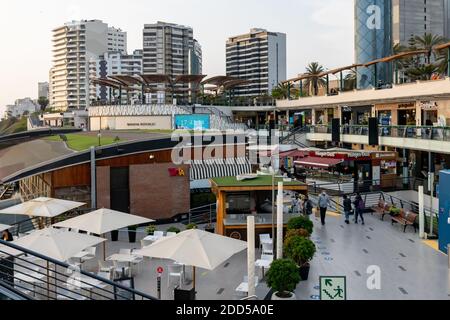 Centre commercial haut de gamme Larcomar à Miraflores, Pérou Banque D'Images