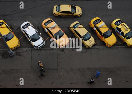 Place de parking de taxi, Moscou Russie Banque D'Images