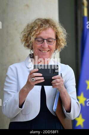 Le ministre français du travail, Muriel Penicaud, quitte le palais de l'Elysée après la réunion hebdomadaire du cabinet, le 22 août 2018 à Paris, en France. Photo de Christian Liewig/ABACAPRESS.COM Banque D'Images