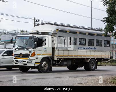 Chiangmai, Thaïlande - octobre 29 2020 : camion de bus de l'école de Payap University. Sur la route n°1001 à 8 km de la ville de Chiangmai. Banque D'Images